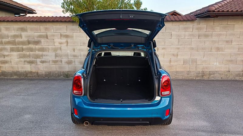 Mini Countryman COOPER 1.5 SE ALL4-1.maj-ČR - fotka 13 z 49