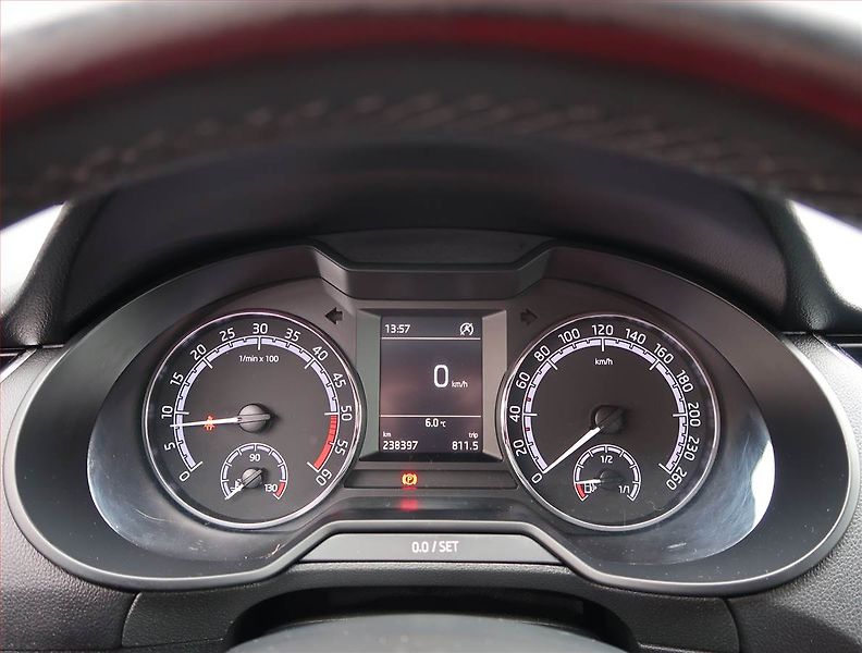 Škoda Octavia (2017) 1.6 TDI, Tempomat - fotka 11 z 17