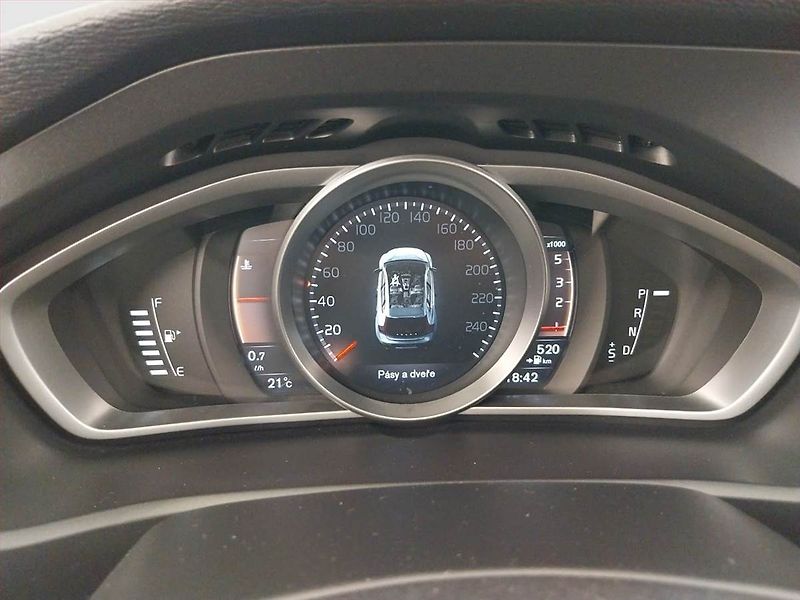 Volvo V40 (2019) 2.0 D3, Automat, Serv.kniha - fotka 11 z 21