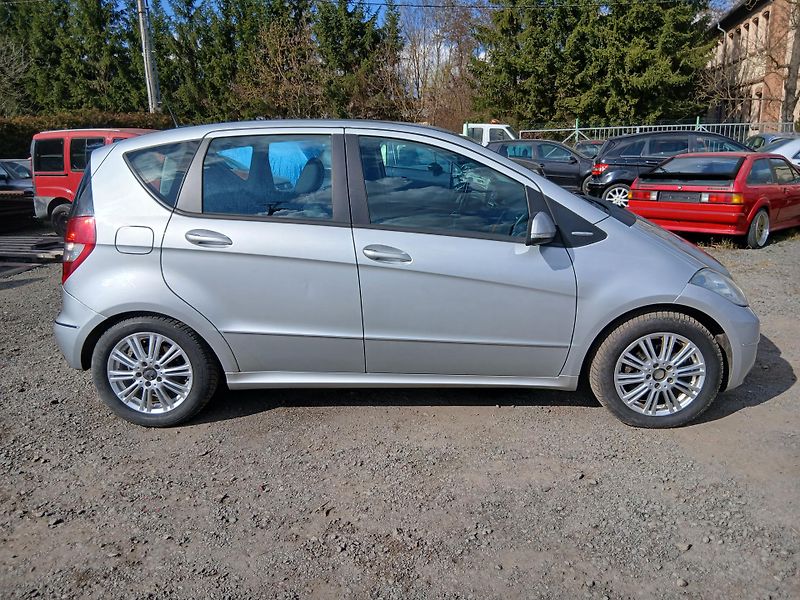 Mercedes-Benz Třídy A 180 CDI, automat, facelift - fotka 7 z 31