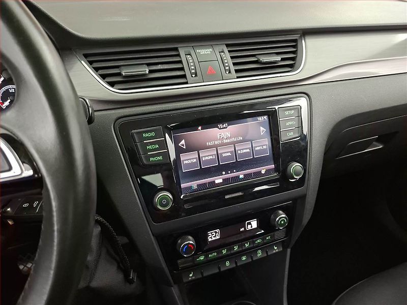 Škoda Rapid (2018) 1.0 TSI, Park. senzory - fotka 12 z 17