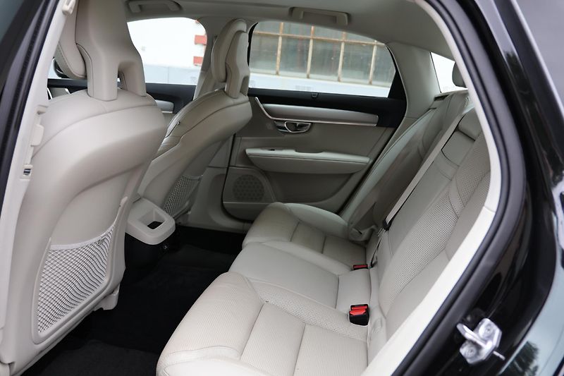 Volvo S90 (2017) D5 AWD Inscription - fotka 8 z 24