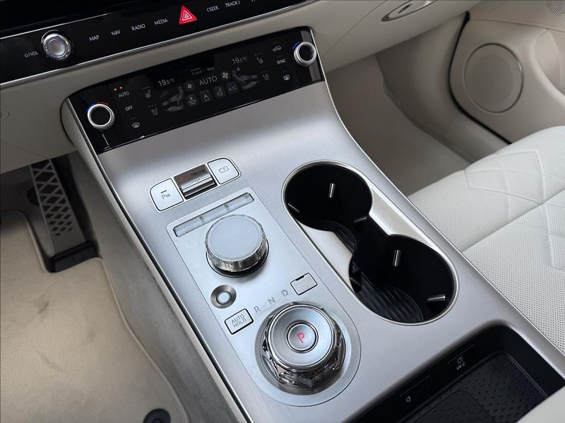 Genesis GV70 AWD  FL Electrified Premium - fotka 17 z 23