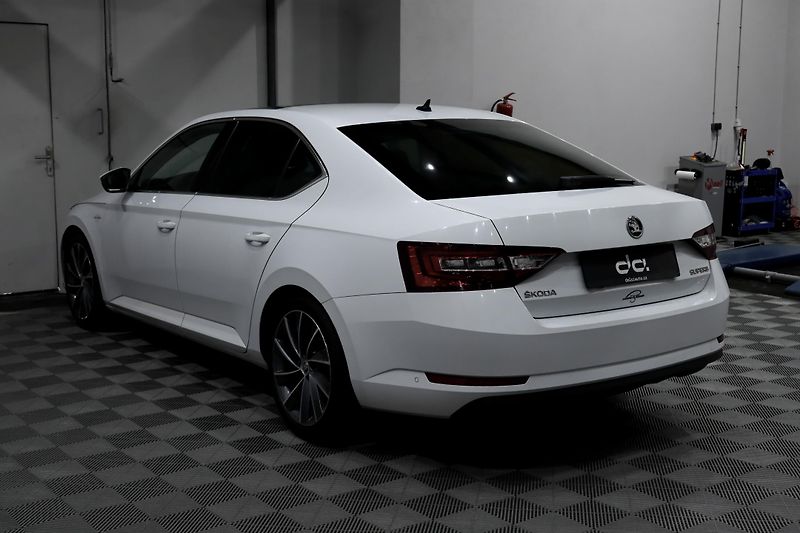 Škoda Superb 3 2.0 TDI 140 kW DSG L&K - fotka 4 z 49