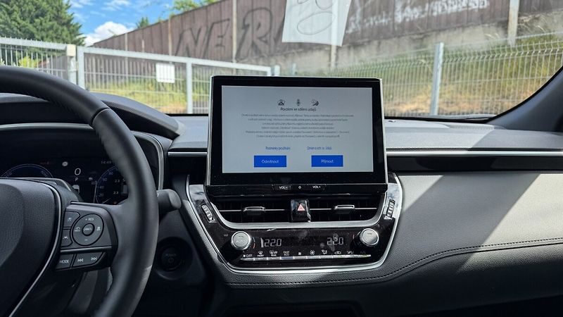 Toyota Corolla Cross 1.8. STYLE SKLADOVÝ VŮZ - fotka 19 z 26