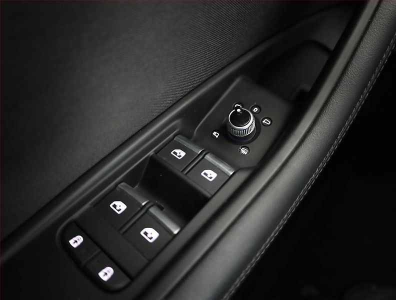 Audi A5 (2022) S-Line 40 TDI - fotka 17 z 19