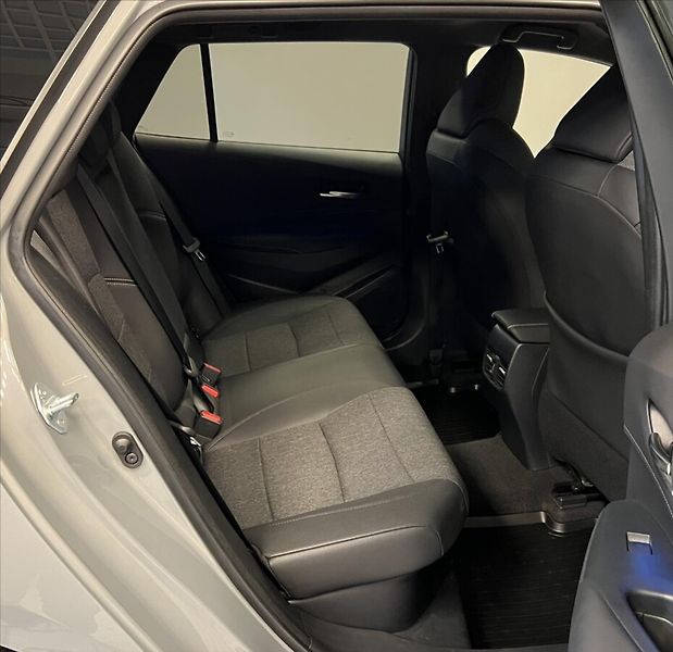 Toyota Corolla 1,8 TS COMFORT STYLE TECH - fotka 12 z 16