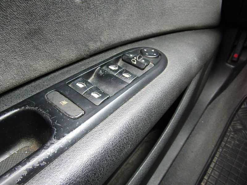 Peugeot 407 (2005) 1.8 16V 85kW BEZ KOROZE - fotka 28 z 31