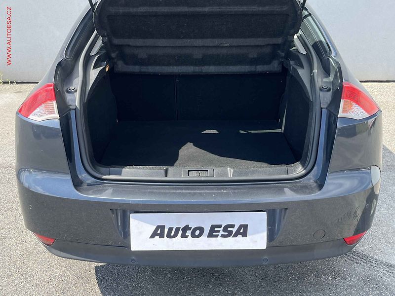 Renault Laguna (2007) 2.0dCi, STK7/28 - fotka 7 z 15