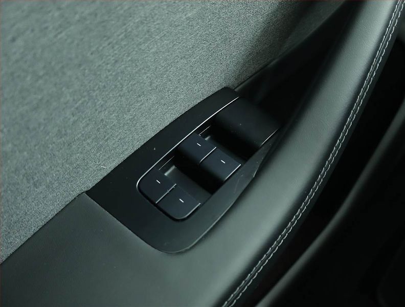 Tesla Model 3 (2023) Standard Range LFP, SoH 94% - fotka 18 z 21