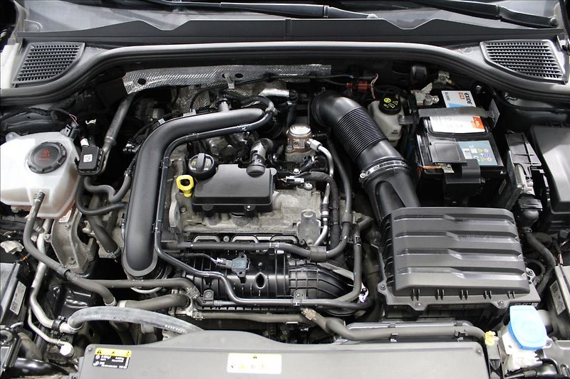 Volkswagen Golf 1,0 TSI Life CZ původ - fotka 7 z 33