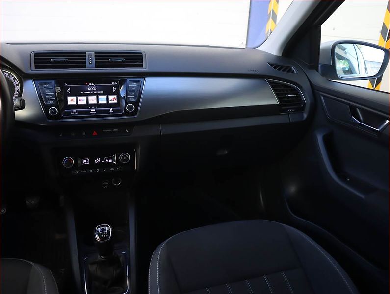 Škoda Fabia (2019) Style 1.0 TSI, Serv.kniha - fotka 8 z 23