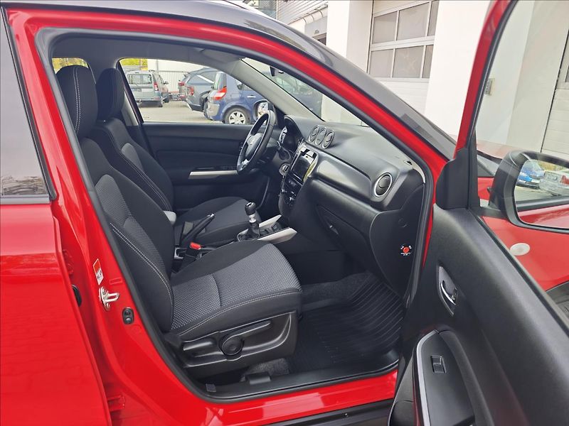 Suzuki Vitara 1,4 BoosterJet Hybrid  Premium - fotka 14 z 22