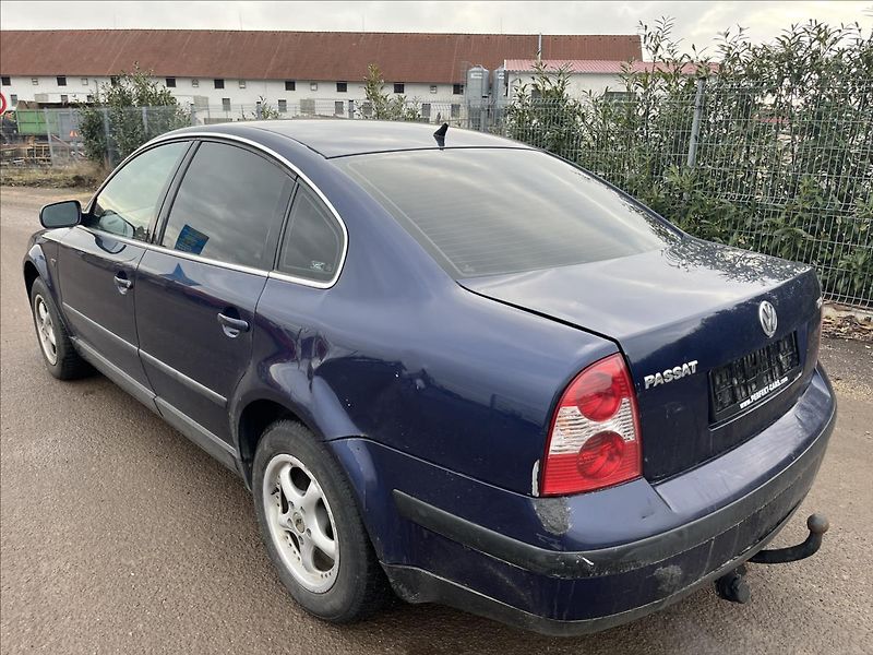 Volkswagen Passat 1.9 TDi NA NÁHRADNÍ DÍLY - fotka 8 z 24