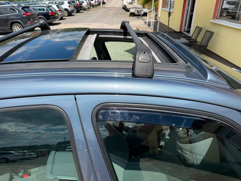 Citroën Xsara Picasso 1.6i 80kW/Panorama/Tažné/Temp. - fotka 20 z 23