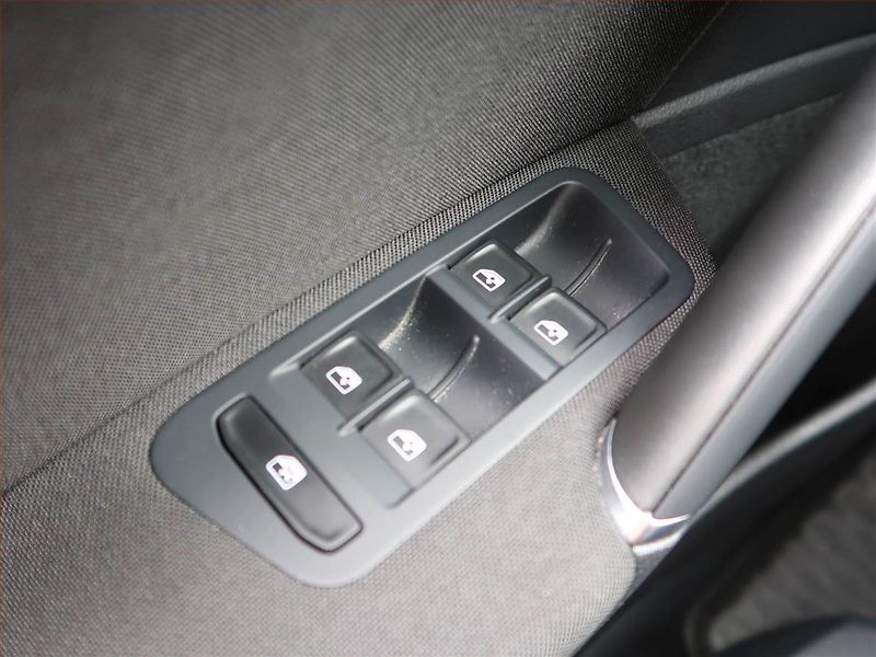 Volkswagen Golf (2019) 1.0 TSI, Serv.kniha, Tempomat - fotka 16 z 17