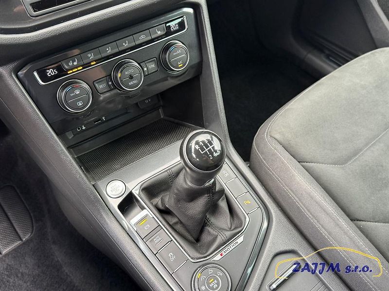 Volkswagen Tiguan 2.0TDI 4x4 + tažné, kamera - fotka 32 z 60