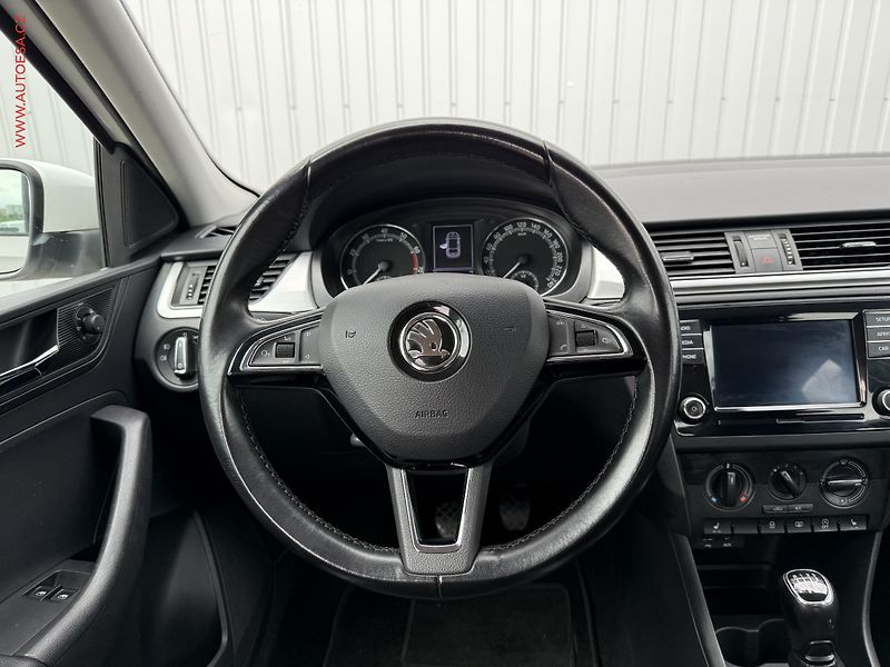 Škoda Rapid (2017) 1.0TSi, ČR, AC, výhřev sed - fotka 12 z 17