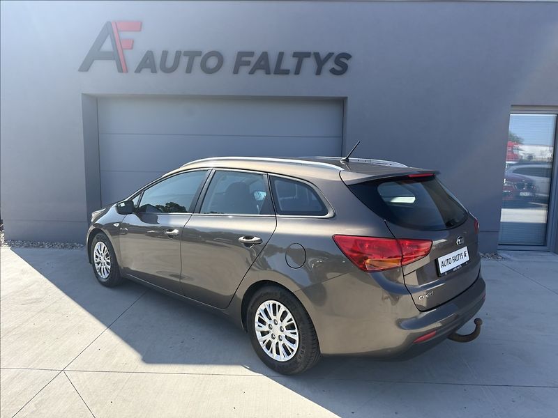 Kia Ceed 1,6 GDi 99 kw ČR 1. maj. servi - fotka 5 z 23