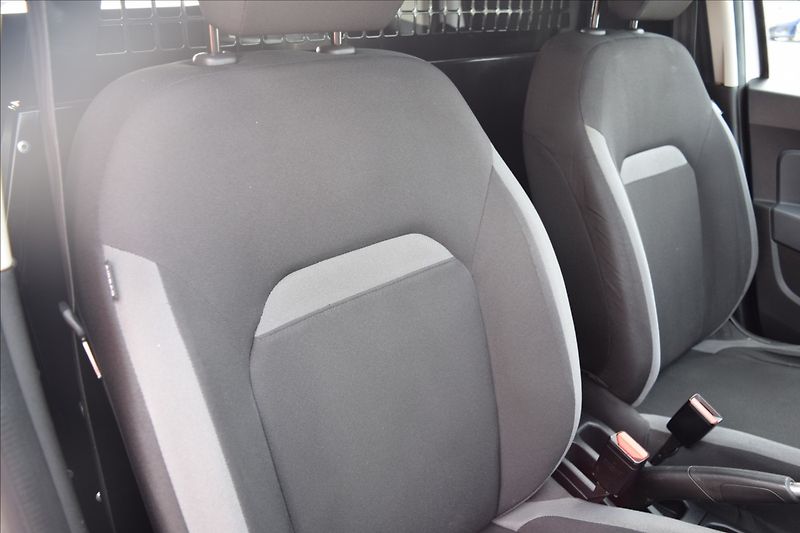 Dacia Duster 1,6 i 84KW 4X4 TAŽNÉ NOVÁ STK - fotka 22 z 42