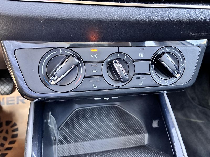 Škoda Fabia 1.0TSI-81KW,1.MAJITEL,STYLE... - fotka 19 z 31
