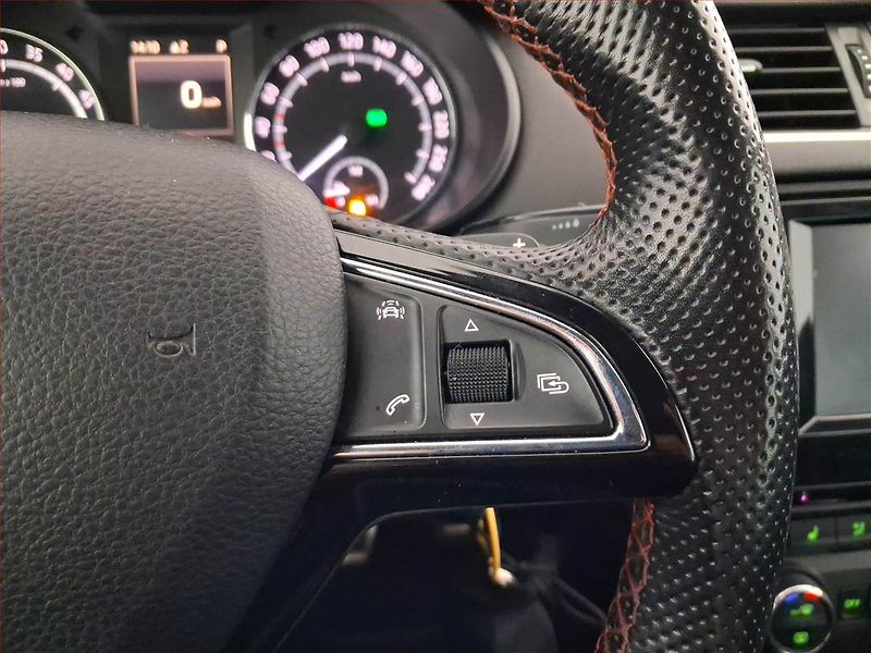 Škoda Octavia (2015) RS 2.0 TDI, Automat, Kůže - fotka 17 z 20
