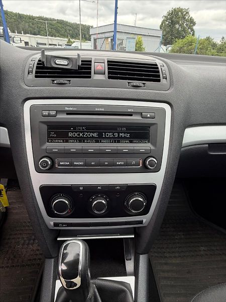 Škoda Octavia 1,6  1,6 DISEL - fotka 24 z 32