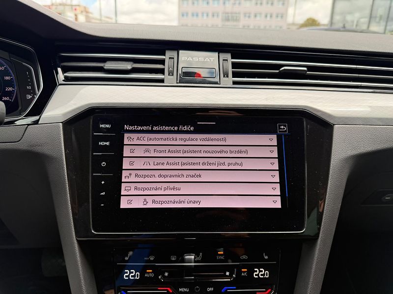 Volkswagen Passat 2.0 TDI 110kw DSG Variant - fotka 14 z 24