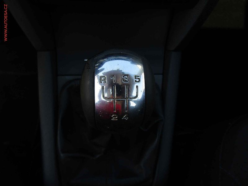 Škoda Octavia (2008) 1.9 TDi, xenon, autoAC - fotka 17 z 19