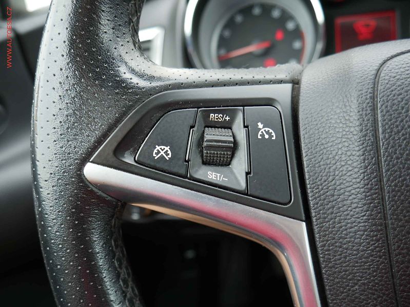 Opel Astra (2013) 1.4T, ČR, Klima - fotka 14 z 19