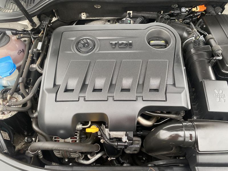 Škoda Superb 2.0TDi 4x4 170PS DSG L+K COMBI - fotka 81 z 158