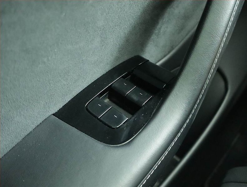 Tesla Model 3 (2019) Long Range 4WD 78kWh, SoH 83% - fotka 17 z 23