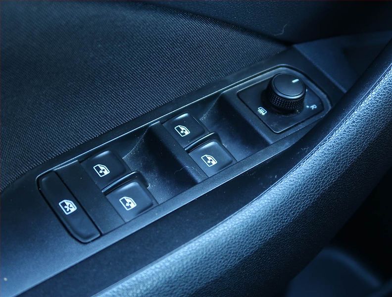 Škoda Scala (2022) Ambition 1.0 TSI, Tempomat - fotka 16 z 17