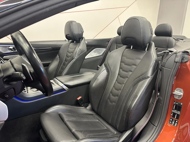 BMW Řada 8 (2018) M850i Cabrio HUD*B&W*360*MASÁŽ - fotka 10 z 21