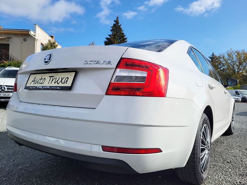 Škoda Octavia 2.0 TDi 110kW AMBITION - fotka 40 z 43