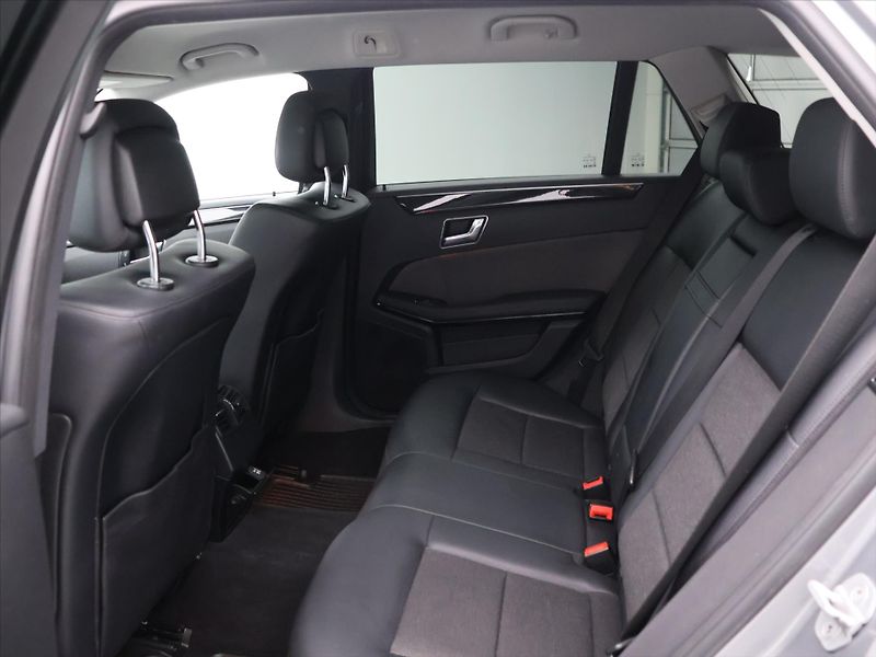 Mercedes-Benz Třídy E 3,0 350CDI 170kW Avantgarde - fotka 17 z 40