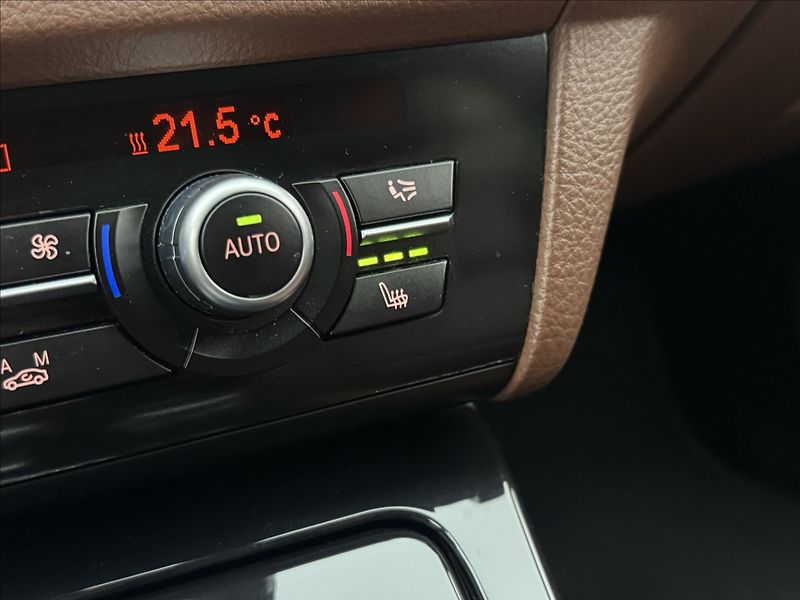 BMW Řada 5 2,0 4X4 KŮŽE SERVIS KAMERA ČR - fotka 23 z 38