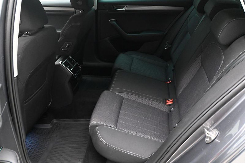 Škoda Superb 2,0 TDI 147 kW DSG Style Záruk - fotka 14 z 32