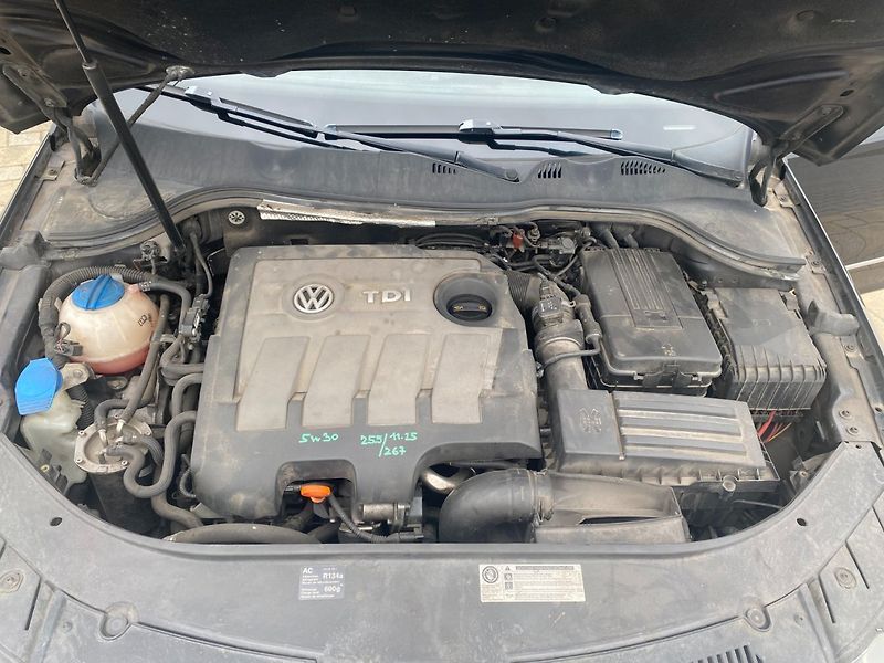 Volkswagen Passat Variant (2010) 1.6 TDi 77 kW - fotka 19 z 28