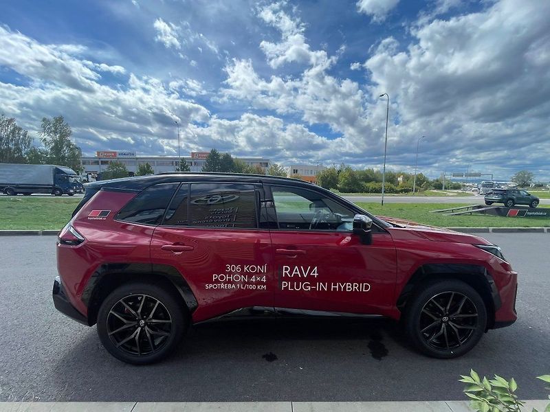 Toyota RAV4 2.5L PHEV CVT 4X4 GR SPORT - fotka 11 z 31