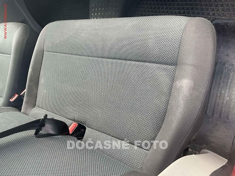 Volkswagen Transporter (2019) 2.0TDi 9míst, AC - fotka 6 z 8