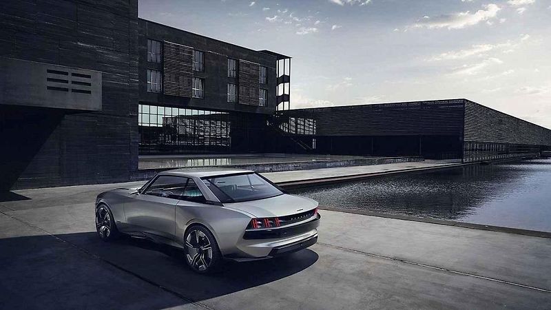 Koncepční vůz Peugeto E-Legend