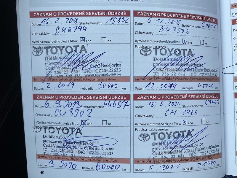Toyota Corolla 1.6i, ČR, Executive, automat - fotka 17 z 19