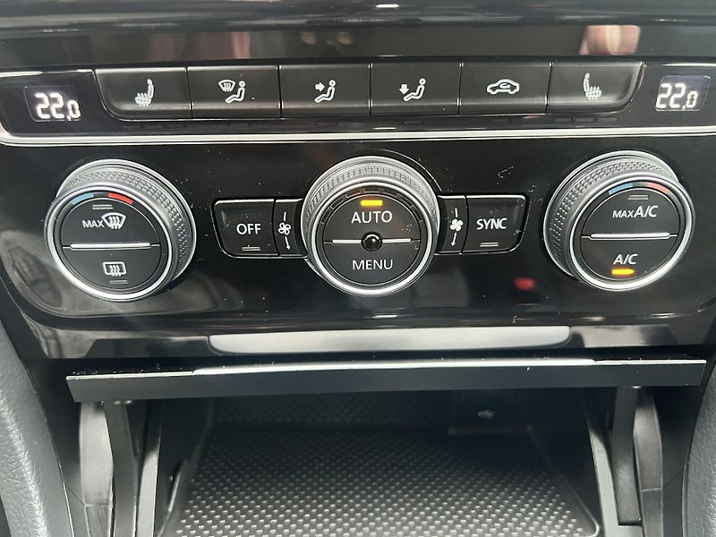 Volkswagen Golf IQ.DRIVE 1.6TDi DSG KLIMA ALU - fotka 31 z 55