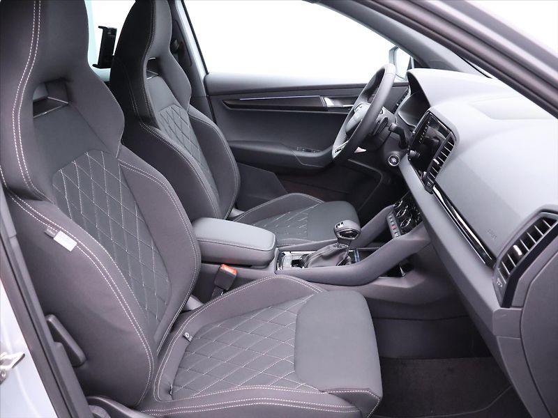 Škoda Karoq 2,0 TDI Sportline 4x4 DSG 1.ma - fotka 15 z 47