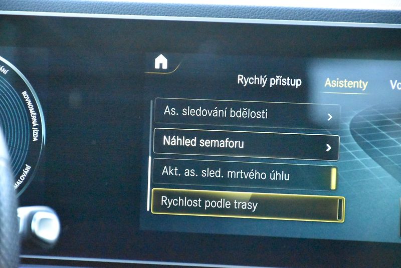 Mercedes-Benz GLE (2023) 300d - fotka 21 z 28