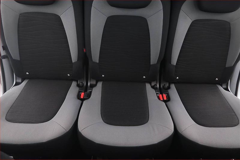 Citroën C4 Picasso (2016) 1.6 BlueHDi, 7 míst, Navi - fotka 10 z 18