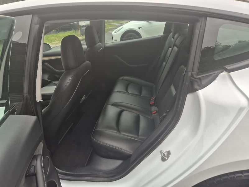 Tesla Model 3 STANDART RANGE 208kw SOH 93,6% - fotka 12 z 47