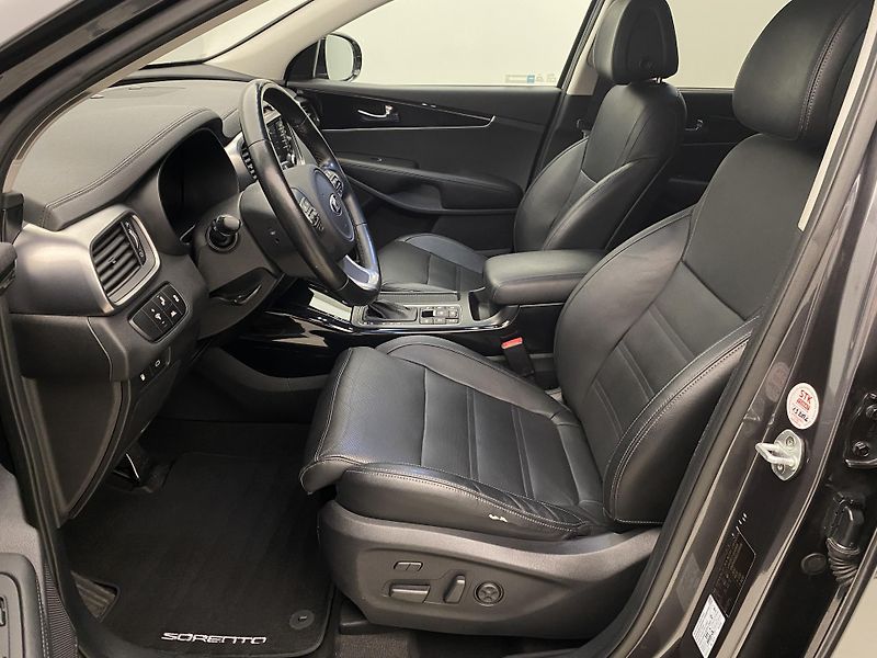 Kia Sorento 2.2 CRDi 147kW AWD AUT 7míst - fotka 3 z 56