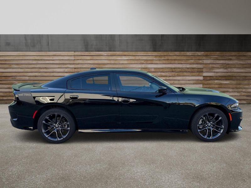 Dodge Charger (2022) + DAYTONA + HEMI +  - fotka 2 z 21